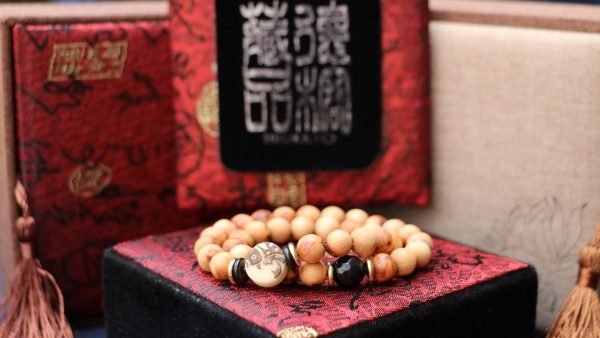 台灣德榕藏品｜太行崖柏8mm圓珠手持型｜白玉菩提根雕刻牌