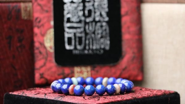 台灣德榕藏品｜原礦無染色青金石手珠8mm｜壽山石隔片