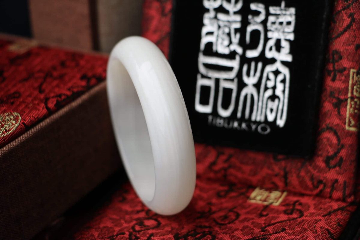TIBUKKYO Taiwan Derong Collection｜Full Jade Tridacna Bracelet｜Light-transmitting Tridacna Texture｜54cm Inner Diameter｜Thickness 7.4mm｜Width 15.5mm