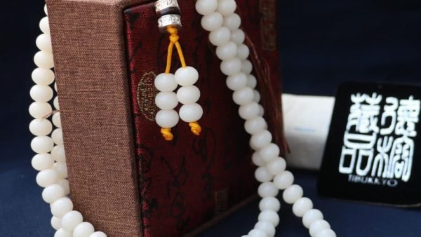TIBUKKYO台灣德榕藏品｜高拋白玉菩提根7x9mm蘋果圓108顆｜精工六道木隔珠｜客製化串珠設計