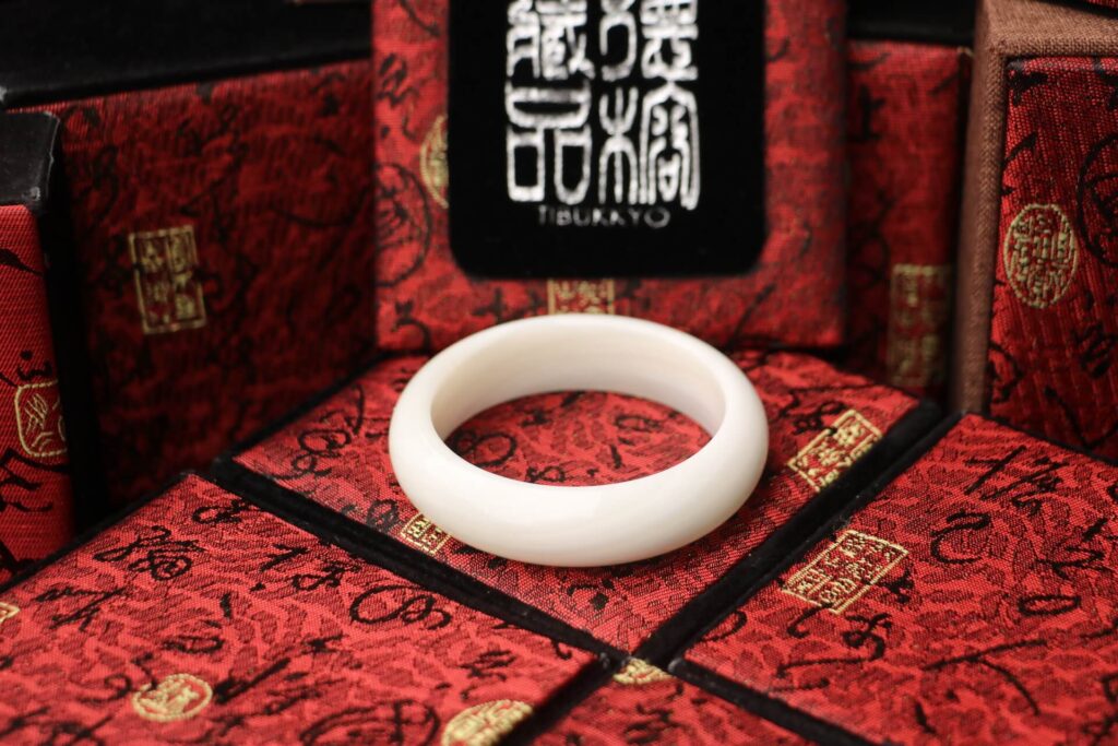 Taiwan Derong Collection｜Full Jade Tridacna Bracelet｜Light-transmitting Tridacna texture can be seen｜Width 15.6mm X Thickness 8.3mm / hand circumference 17cm inner diameter 54.3mm