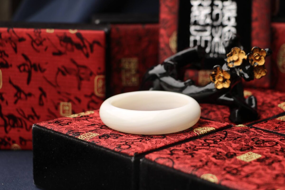 Taiwan Derong Collection｜Full Jade Tridacna Bracelet｜Light-transmitting Tridacna texture can be seen｜Width 15.6mm X Thickness 8.3mm / hand circumference 17cm inner diameter 54.3mm