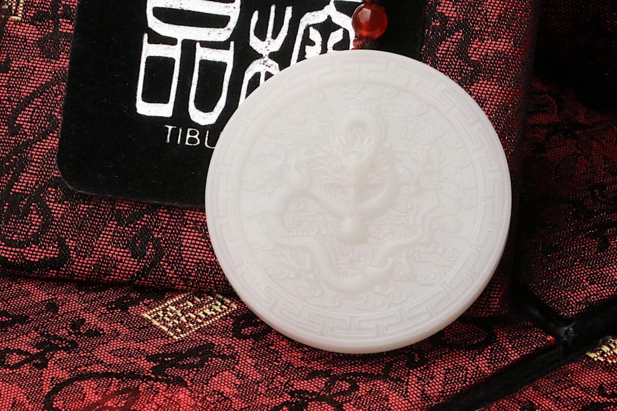 Taiwan Derong Collection｜Full Yuhua Tridacna Dragon Plaque｜Auspicious Cloud Riding a Dragon Picture Carving Pendant 51mm
