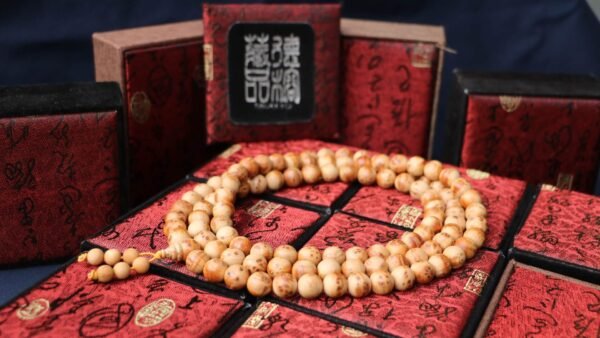 台灣德榕藏品｜太行崖柏12mm圓珠108顆｜水波紋雀眼