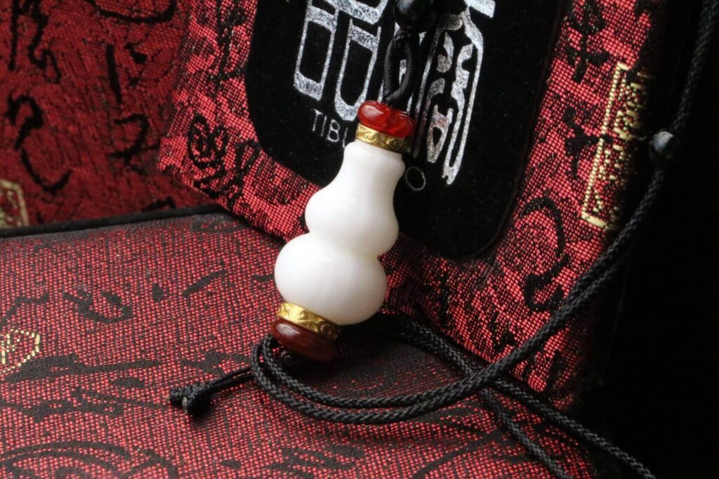 TIBUKKYO Taiwan Derong Collection｜Half Jade Tridacna Gourd Pendant