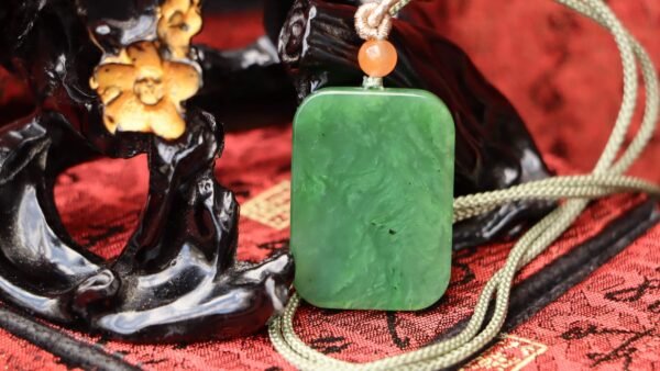 台灣德榕藏品｜原礦天然和闐玉平安無事牌｜和田玉碧玉 平安牌長35.8X寬26.1X高4.4mm