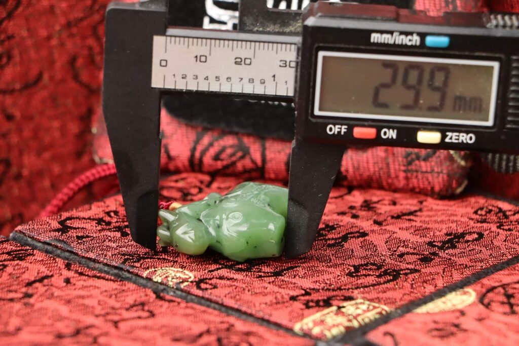 TIBUKKYO德榕藏品｜原礦天然和闐玉平安扣｜馬上有錢 長33.2x寬13.3x高29.9mm