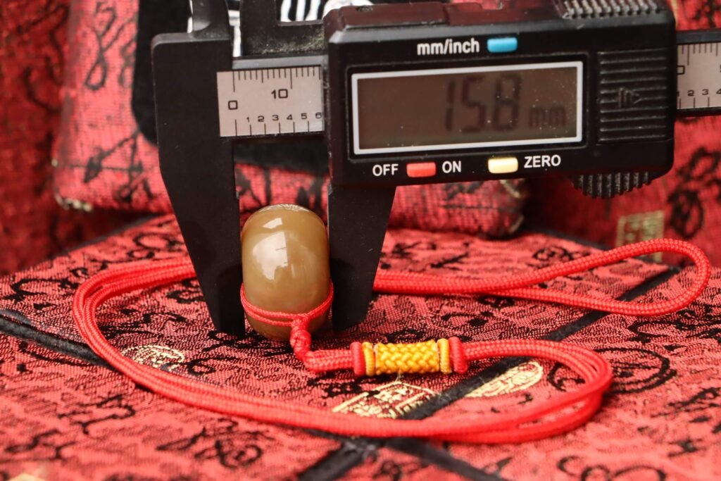 台灣德榕藏品｜原礦天然和闐玉平安扣｜新疆料和田玉 24.9mmX高15.8mm