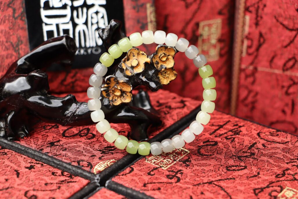 台灣德榕藏品｜原礦天然多寶和闐玉手珠 6x7mm桶珠｜和田玉青玉