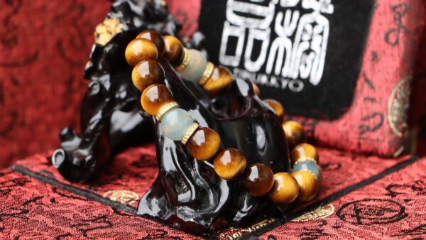 台灣德榕藏品｜原礦無染色黃虎眼石手珠 10mm｜方解石隔珠